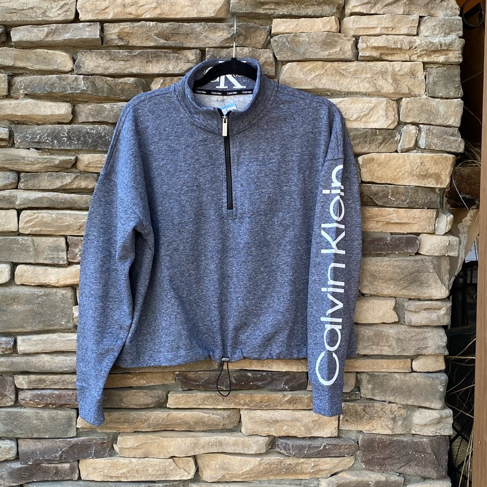 💕NWT💕 (S,M,XL) Calvin Klein Cropped Sweatshirt
